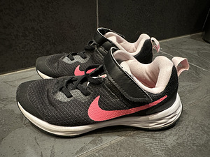 Nike кроссовки р.33 (1 фото из 3)