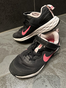 Nike кроссовки р.33 (2 фото из 3)
