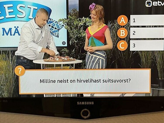Samsung 32" LE32R51B + настенное крепление.