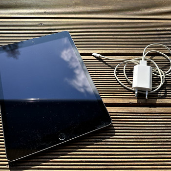 Apple iPad 8th Generation 32GB WiFi + Cellular 4G Space Gray