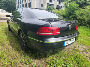 Volkswagen Phaeton (8 фото из 15)