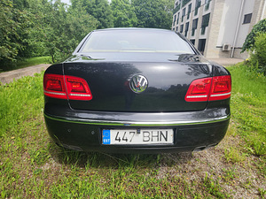 Volkswagen Phaeton (9 фото из 15)