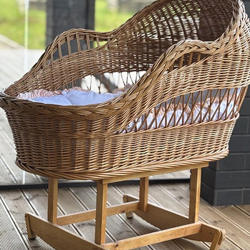 Vitstest punutud beebivoodi