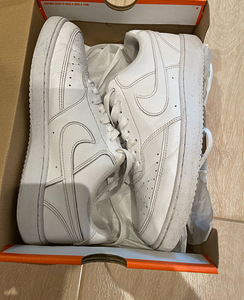 Nike Shoes (2 фото из 2)