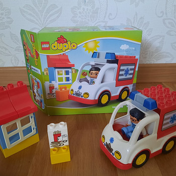 Lego Duplo kiirabiauto