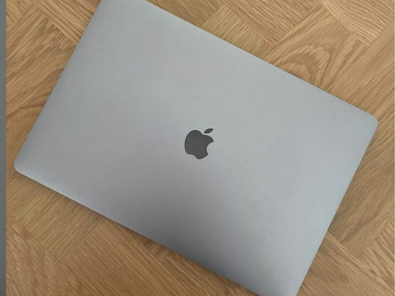 Продается MacBook Pro 15" 2016, В ОТЛИЧНОМ СОСТОЯНИИ, с чеко