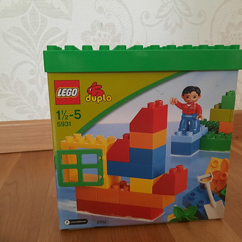 Набор кубиков Lego Duplo с базовой пластиной