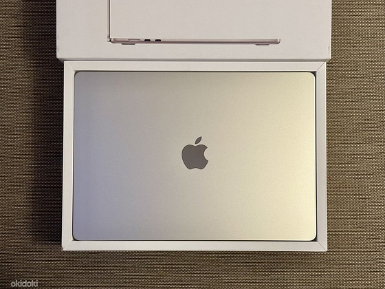 Apple Macbook Air 15 M3 2024 8/512GB Starlight SWE как новый