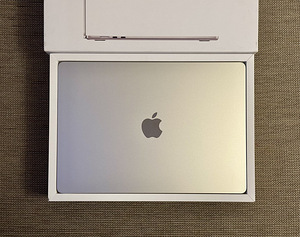 Apple Macbook Air 15 M3 2024 8/512GB Starlight SWE как новый (1 фото из 7)