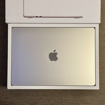 Apple Macbook Air 15 M3 2024 8/512GB Starlight SWE как новый