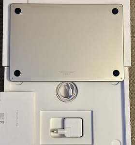 Apple Macbook Air 15 M3 2024 8/512GB Starlight SWE как новый (2 фото из 7)