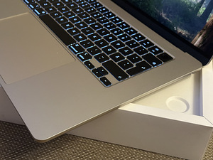 Apple Macbook Air 15 M3 2024 8/512GB Starlight SWE как новый (4 фото из 7)