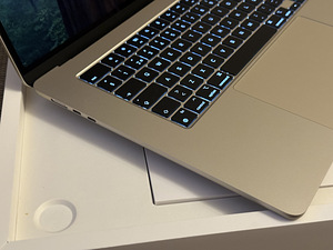 Apple Macbook Air 15 M3 2024 8/512GB Starlight SWE как новый (5 фото из 7)