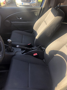 Renault Megane (7 фото из 13)
