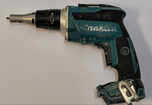 Аккумуляторная дрель для гипсокартон Makita XSF03R без аку (2 фото из 5)