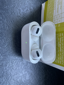 Airpods pro (3 фото из 3)