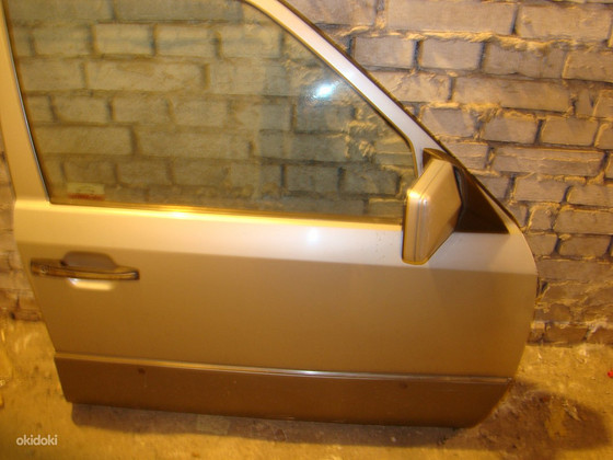Mercedes W124T, правая передняя дверь с дополнительными элем