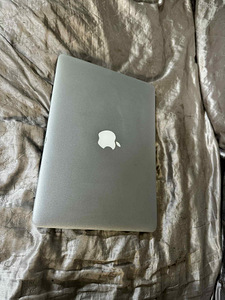 Macbook Pro 15" 2,6 ГГц - 256 ГБ I7 (1 фото из 2)