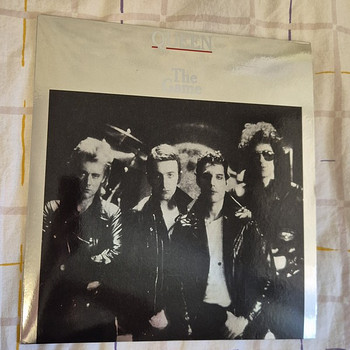 Queen "play the game" виниловая пластинка