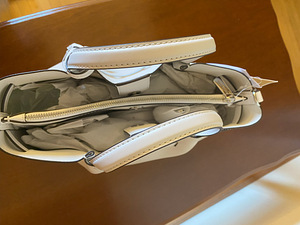 Michael Kors Carson Medium Satchel Optic White (2 foto / 4)
