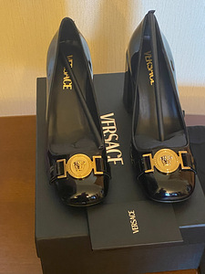 VERSACE VERNICE NERO-ORO КОЖАНЫЕ ТУФЛИ (1 фото из 5)