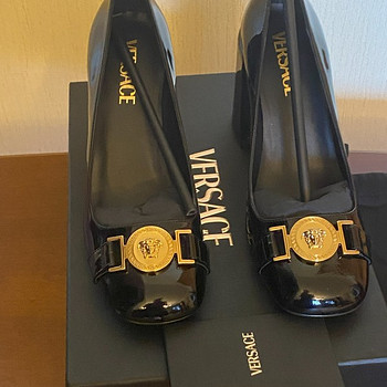 VERSACE VERNICE NERO-ORO LEATHER MEDUSA PUMPS