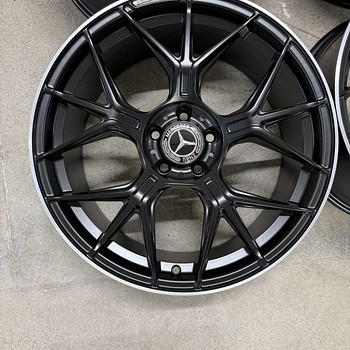19 tolli, 8.5 laiad, ET35, keskava 66.6mm. Saatmisvõimalus