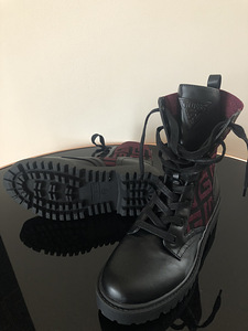 НОВЫЕ оригинальные демисезонные сапоги GUESS размер 38 (2 фото из 4)