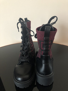НОВЫЕ оригинальные демисезонные сапоги GUESS размер 38 (3 фото из 4)