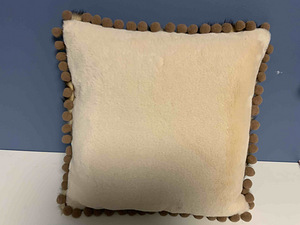 Подушки из меха TUHKRU, мягкие, очень красивые, сзади мягкий (3 фото из 3)