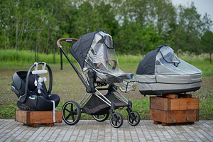 Väga heas korras Cybex Priam V4 2023 3-ühes vankrikomplekt (1 foto / 6)
