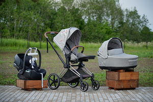 Väga heas korras Cybex Priam V4 2023 3-ühes vankrikomplekt (2 foto / 6)