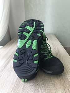 Продам ботинки, кроссовки. (7 фото из 7)