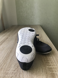 Продам кроссовки (2 фото из 6)