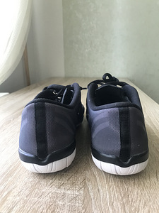 Продам кроссовки (3 фото из 6)