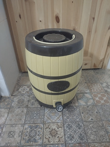 Vana plastmassist tünn (1 foto / 5)