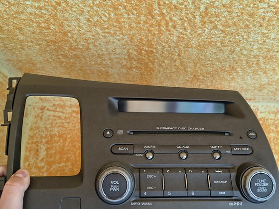 Продам автомагнитолу Honda civic 4d