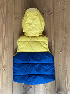 Soe k/s vest väiksele poisile, 104 (2 foto / 2)