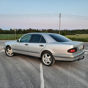 Продается Mercedes W210 (7 фото из 13)