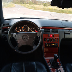 Продается Mercedes W210 (8 фото из 13)