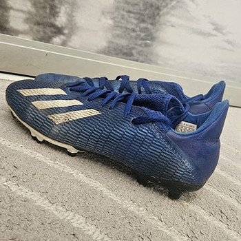Футбольные бутсы Adidas Crampons.