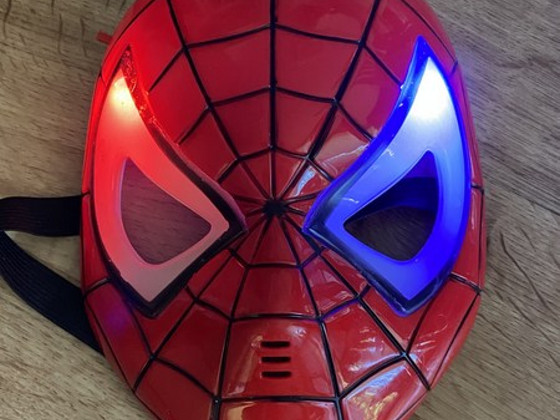 LED valgustusega ämblikmehe mask