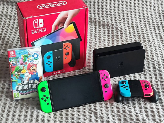 Nintendo Switch OLED + JOYCONS + SUPER MARIO BROS. WONDER