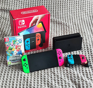 Nintendo Switch OLED + JOYCONS + SUPER MARIO BROS. WONDER (1 фото из 3)