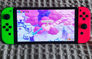 Nintendo Switch OLED + JOYCONS + SUPER MARIO BROS. WONDER (2 фото из 3)