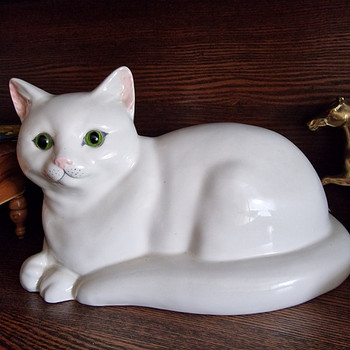 Фарфоровый кот