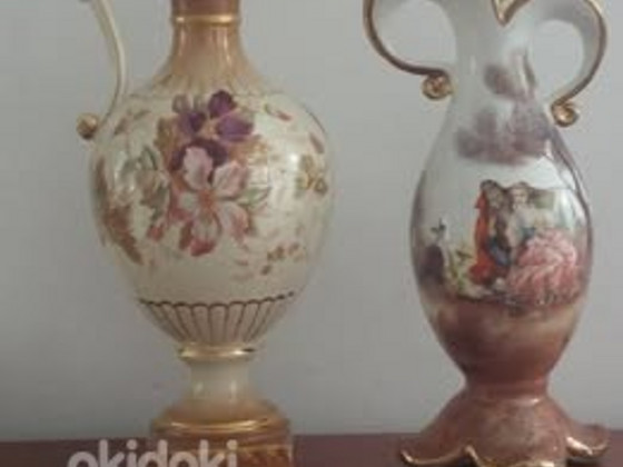 Очень красивый старинный кувшин