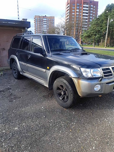 Nissan Patrol GR (2 foto / 8)