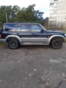 Nissan Patrol GR (4 foto / 8)
