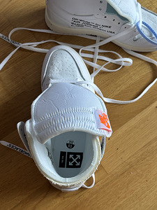 Off-White x Air Jordan 1 Retro High (1 foto / 9)